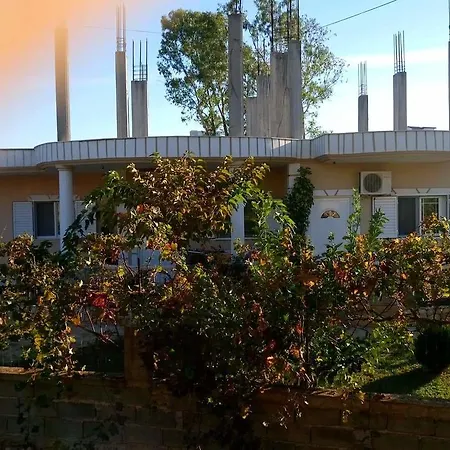 فيلة Anxhela